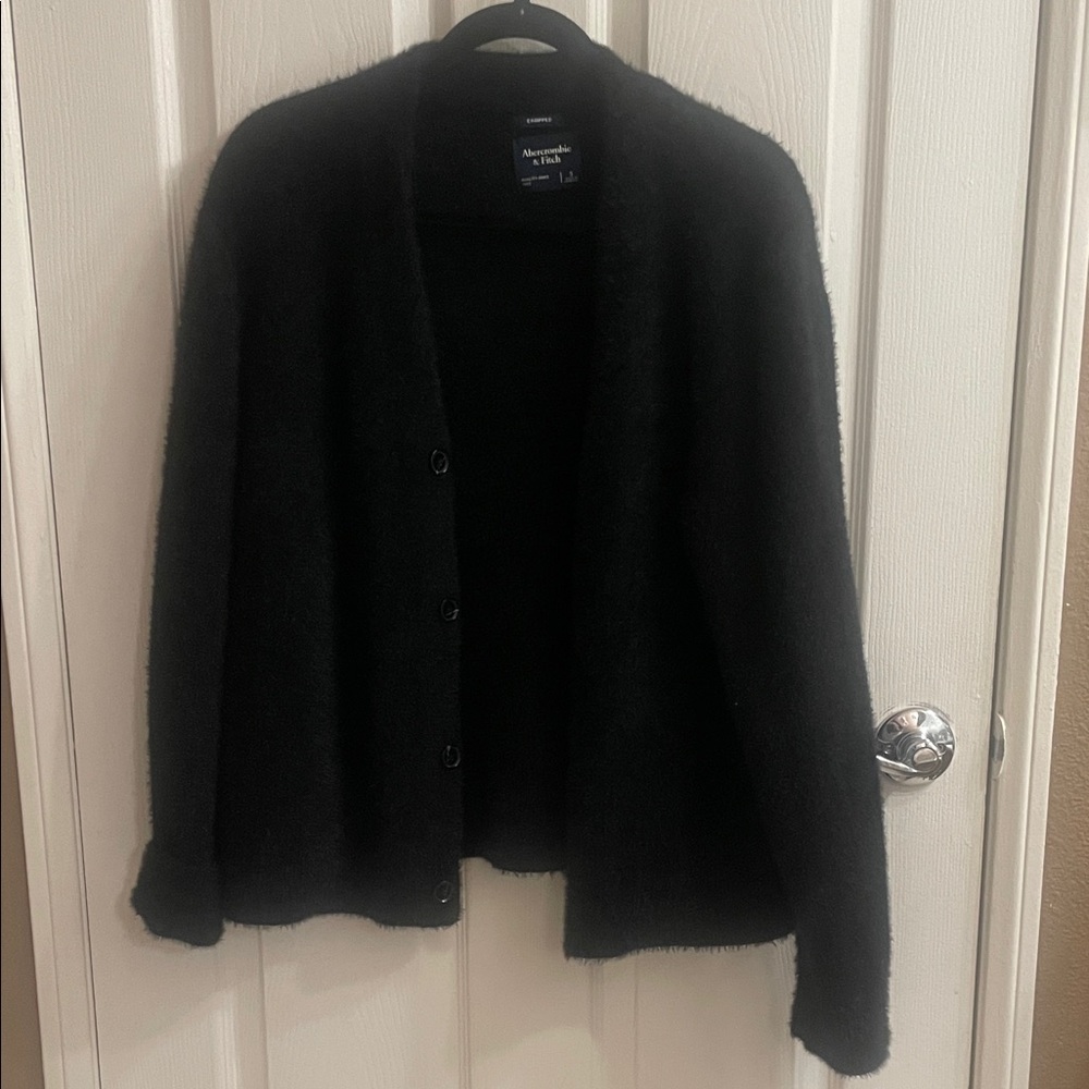Abercrombie & Fitch Black Cropped Sweater